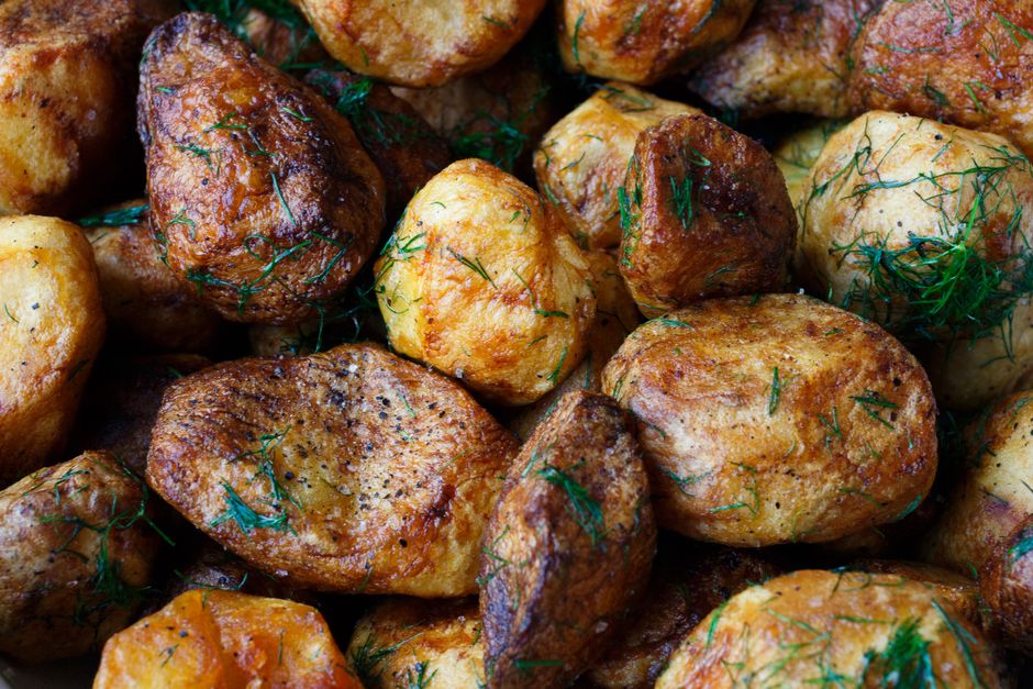 crispy roasted potatoes garlic rosemary baking pan