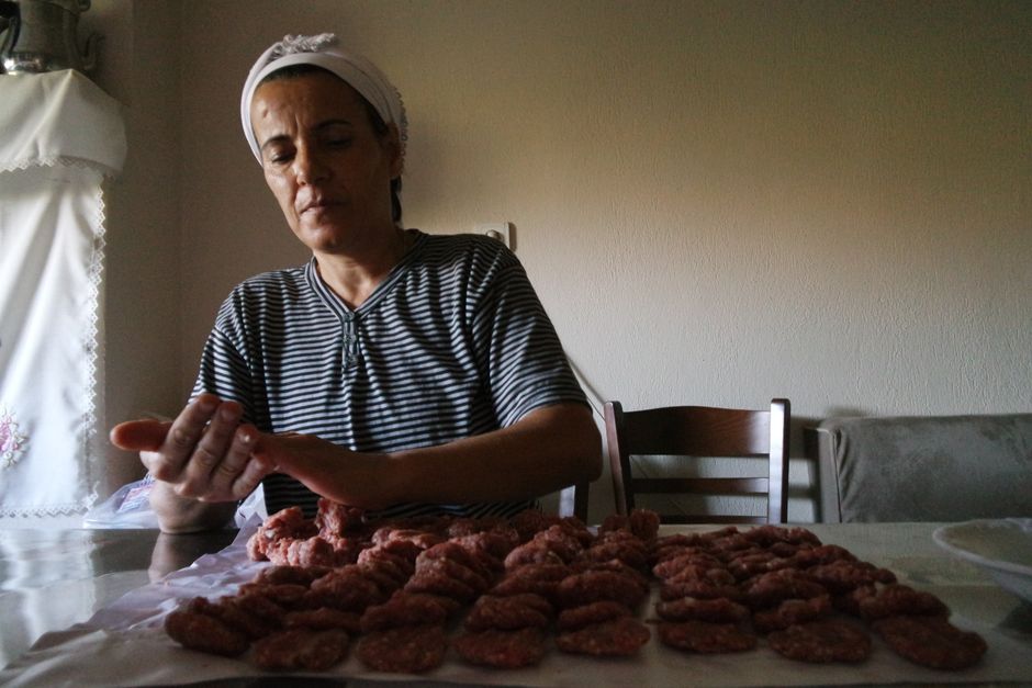 turkey meatballs forming hands cooking