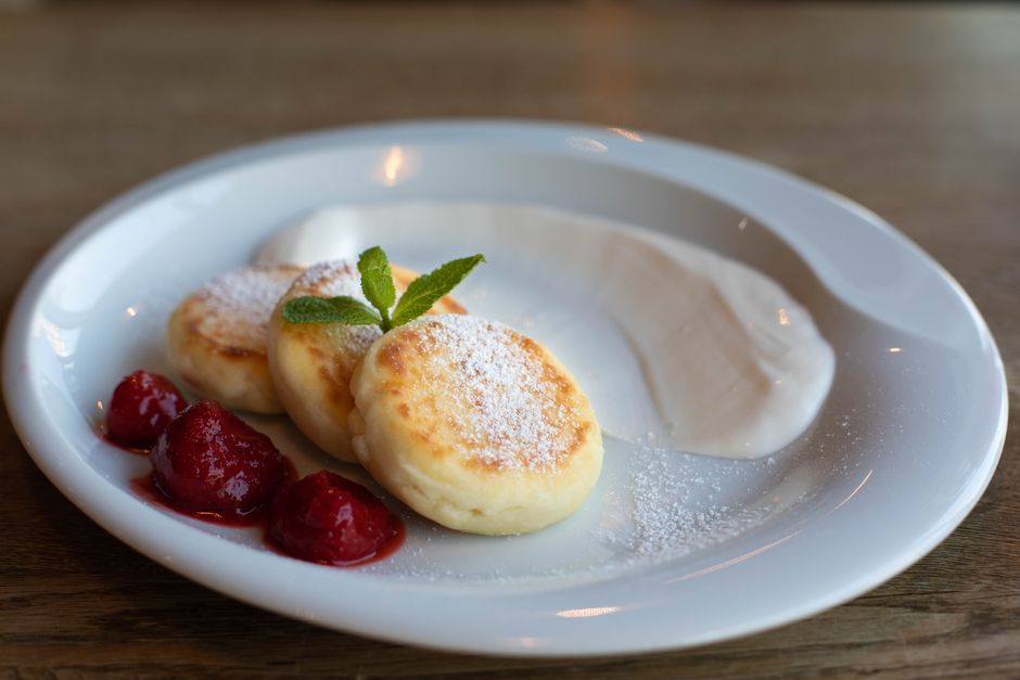 golden pancakes with strawberries powdered sugar plate