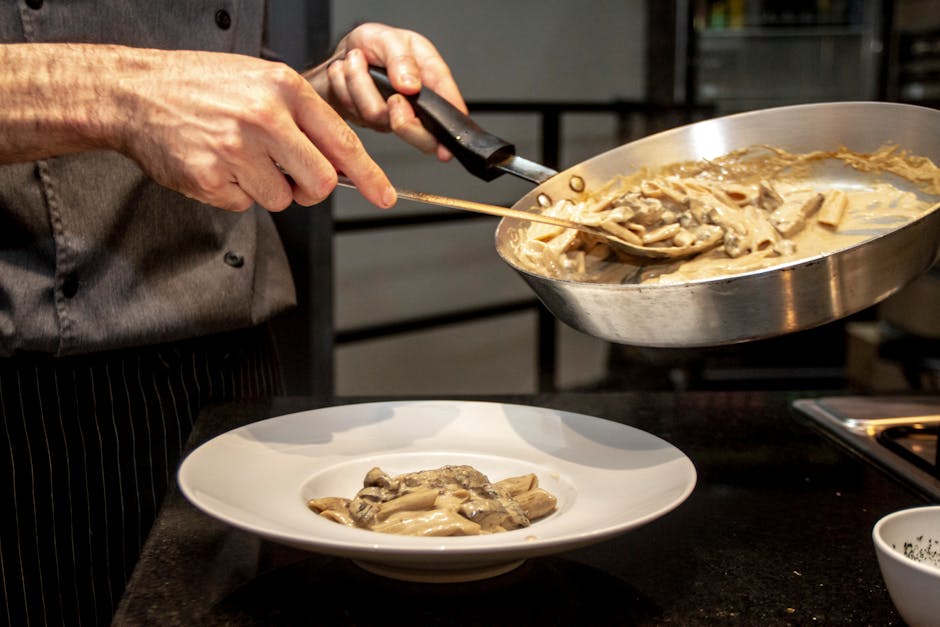 creamy mushroom sauce cooking pan