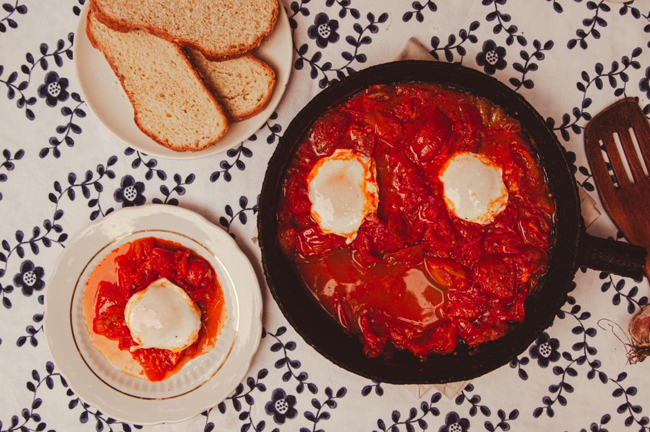 leczo with egg and bread in pan