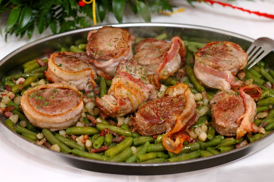 green beans with bacon on frying pan close up