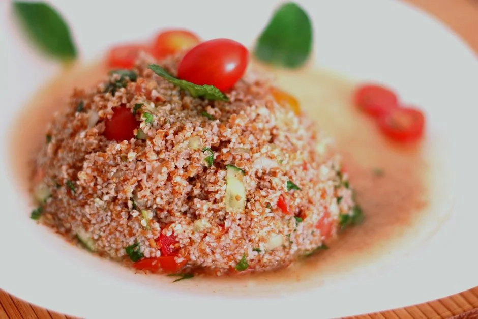 Kotlety z kaszy bulgur z suszonymi pomidorami i serem feta - dlaczego nie musisz kupować drogiego kuskus żeby dzieci jadły zdrową kaszę i myślały że to prawdziwe mięso